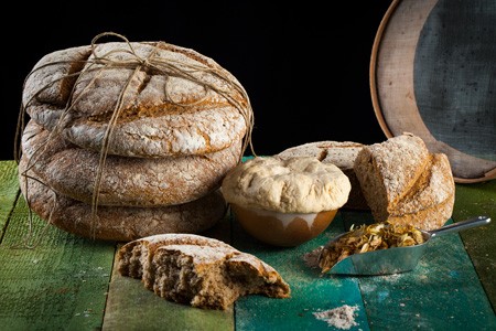 Ψωμιά με παραδοσιακά προζύμια