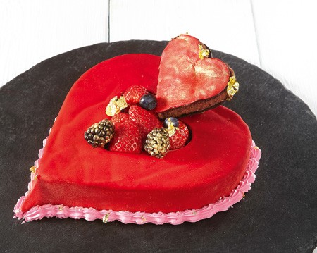 Κέικ σοκολάτα με φρέσκες φράουλες